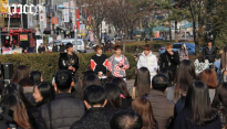 그룹 JJCC, 데뷔 1주년&화이트데이 기념 ‘게릴라콘서트’...로맨틱한 팬서비스 ‘기대’