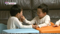 슈퍼맨이 돌아왔다 삼둥이, 송일국이 준 딸기 한 개 '삼둥이 반응은?'