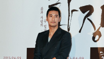 [메인포토] 신현준, ‘다리는 살짝 벌리고’