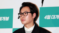 [메인포토] 김동욱, ‘잘 어울리는 뿔테 안경’