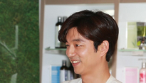 [메인포토] 공유, ‘손 딱는 모습도 화보’