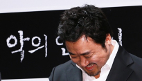 [메인포토] 너무 웃겨 고개 떨군 마동석