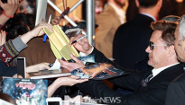 [메인포토] 로버트다우니주니어, ‘아이언맨 사인해주세요!’