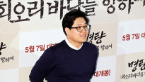 [메인포토] 정세교 감독, ‘아직은 어색한 포토타임’