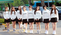 [메인포토] 포즈 취하는 오마이걸