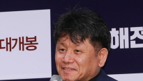 [메인포토] 연평해전 설명하는 김학순 감독