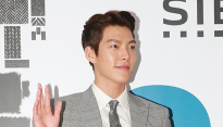 [메인포토] 김우빈, ‘시크한 손인사’