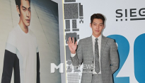 [메인포토] 김우빈, ‘포스터보다 더 멋있어~’