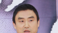 [메인포토] 가면 설명하는 부성철 PD