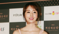 [메인포토] 이정현, ‘가슴 노출 조심조심’