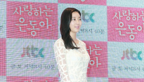 [메인포토] 김사랑, ‘쭉뻗은 각선미’