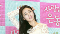 [메인포토] 김사랑, ‘독특한 머리 넘기기’