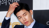 [메인포토] 김무열, ‘부끄러움에 머리만 긁적’