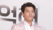 [메인포토] 포즈 취하는 이천희