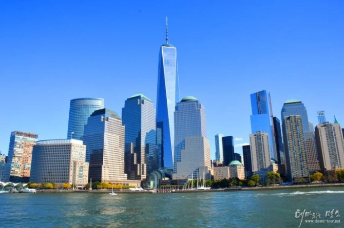 ▲↑‘그라운드제로’에새로세워진‘원월드트레이드센터(oneworldtradecenter)’.미국독립기념해를기념해1776피트높이로건축,미국최고높이건물이됐다.