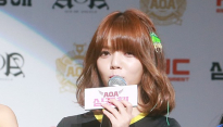 [메인포토] 질문에 답하는 AOA 지민