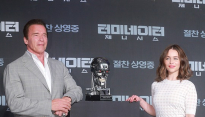 [메인포토] 아놀드 슈왈제너거-에밀리아 클라크, ‘다정하죠?’