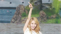 [메인포토] 소녀시대 유리, ‘찌르고 찌르고!’