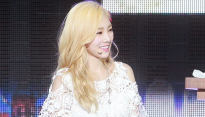 [메인포토] 소녀시대 태연, ‘노출에 수줍은 미소’