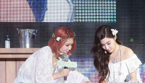 [메인포토] 소녀시대 수영-티파니, ‘새 앨범 살펴봐요!’