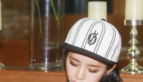 [메인포토] 걸스데이 혜리, ‘생수에 사인해요~’
