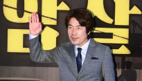[메인포토] 오달수, ‘손 인사만 해도 웃겨~’