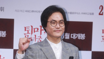 [메인포토] 김성균, ‘의사 연기 기대하세요’