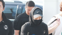 [메인포토] 빅뱅 태양, ‘무릎 뺴??다가렸어요~’