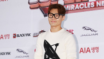 [메인포토] 김범수, ‘포즈 어색하죠?’