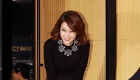 [메인포토] 백지영, ‘짧은 스커트 손으로 살짝 가리고’