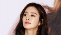 [메인포토] 팬사인회 갖는 김태희