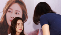[메인포토] 김태희, ‘팬과 따듯한 악수’