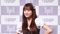 [메인포토] 포즈 취하는 에이프릴 나은
