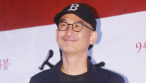 [메인포토] 포즈 취하는 이준익 감독