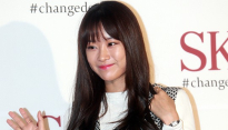 [메인포토] 손 인사하는 송지은