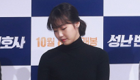 [메인포토] 김고은, ‘짧은 의상이 신경쓰여’