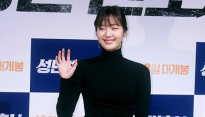 [메인포토] 김고은, ‘손인사도 예뻐~’