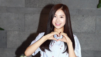 [메인포토] 에이프릴 채원, ‘삼촌 팬심 훔치는 하트’
