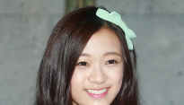 [메인포토] 에이프릴 진솔, ‘막내와 음료수 드실래요?’