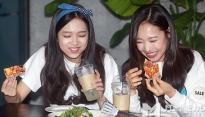 [메인포토] 에이프릴 예나-소민, ‘즐거운 먹방 시간!’