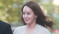 [메인포토] 김정은, ‘아슬아슬 가슴라인’