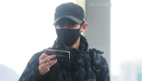[메인포토] 엑소 찬열, ‘휴대폰 포기할수없어~’