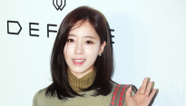 [메인포토] 티아라 은정, ‘심쿵 손인사’
