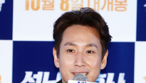 [메인현장] ‘성난 변호사’ 이선균 “짧은 내 손가락 거슬려..다음엔 주먹 쥐고 연기”