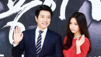 [메인포토] 김명민, ‘다정하게 팔짱끼고!’