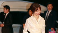 [20th BIFF 포토] 신현빈, ‘드레스 잡고 조심조심’