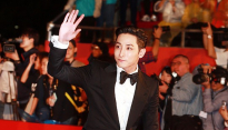 [20th BIFF 포토] 이수혁, ‘시크한 손인사’
