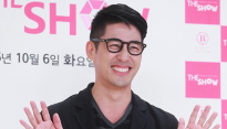 [메인포토] 도윤범, ‘여유있는 손인사’