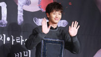 [메인포토] 육성재, ‘여심 홀리는 손인사!’