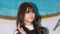[메인포토] 손 인사하는 김하연
